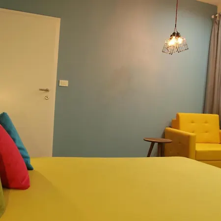 Centre River View Apartment *